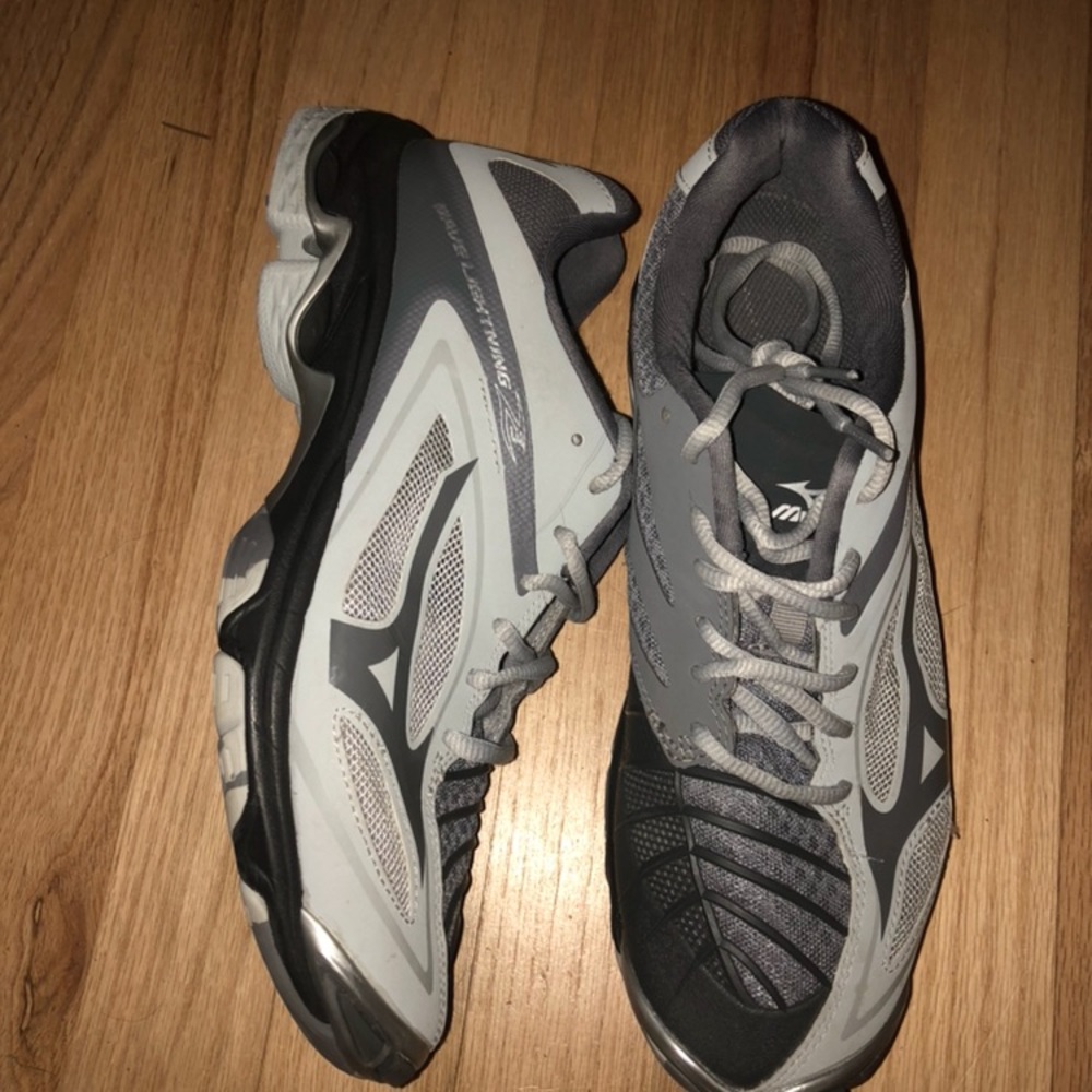 Mizuno Wave Lightning Z3 Volleyball Shoes
